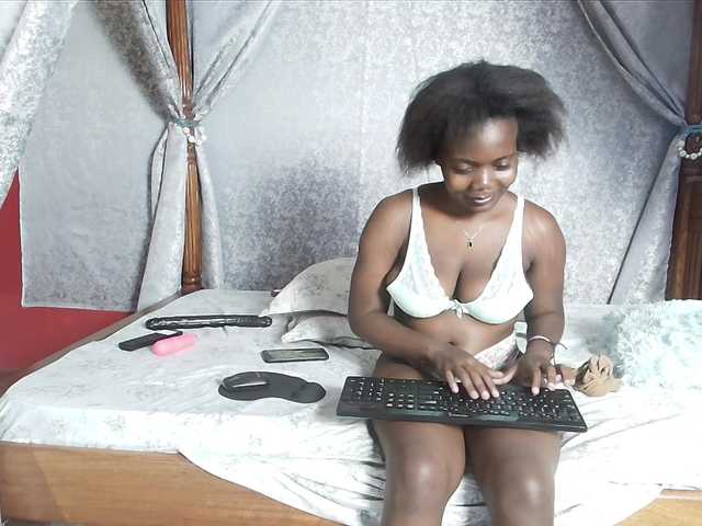 Sassychika live cam on BongaCams