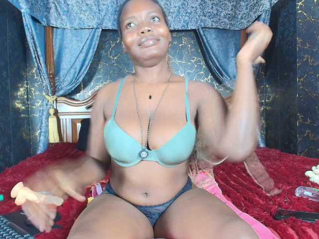 Sassychika live cam on BongaCams