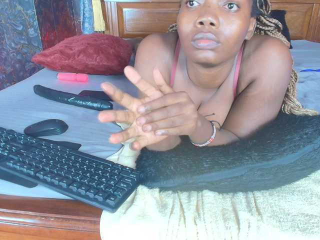 Sassychika live cam on BongaCams