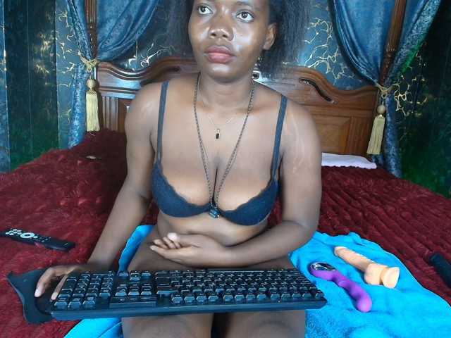 Sassychika live cam on BongaCams