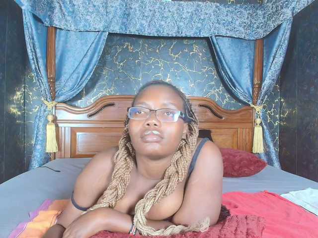 Sassychika live cam on BongaCams