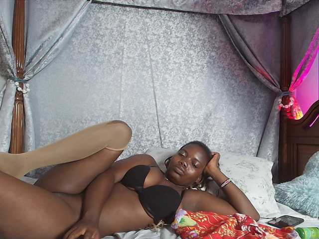 Sassychika live cam on BongaCams
