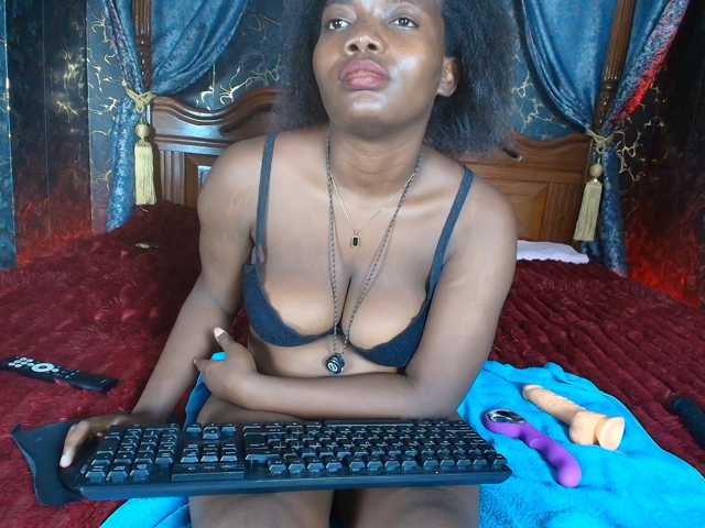 Sassychika live cam on BongaCams
