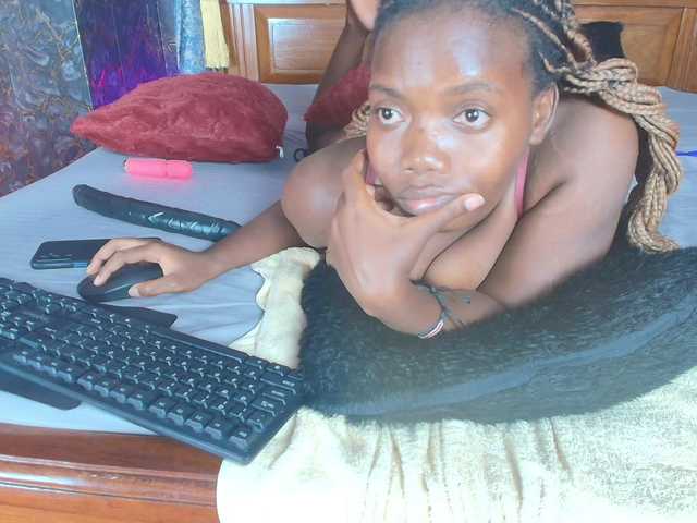 Sassychika live cam on BongaCams