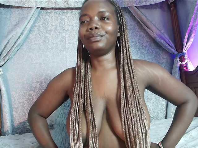 Sassychika live cam on BongaCams