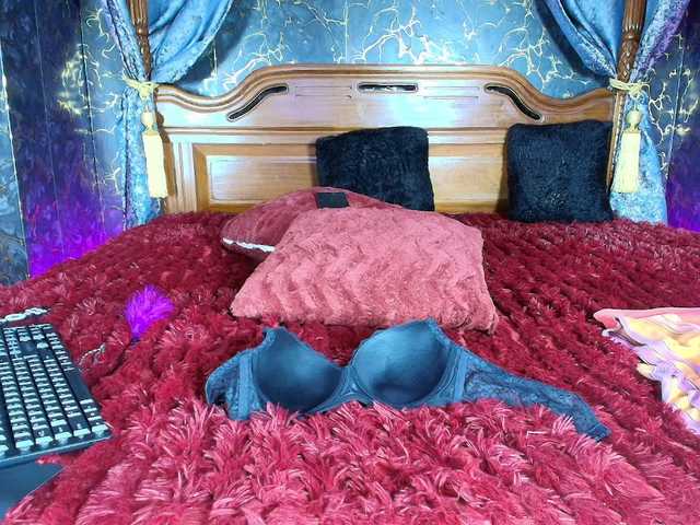 Sassychika live cam on BongaCams