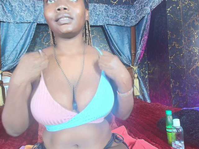 Sassychika live cam on BongaCams
