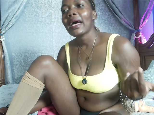 Sassychika live cam on BongaCams