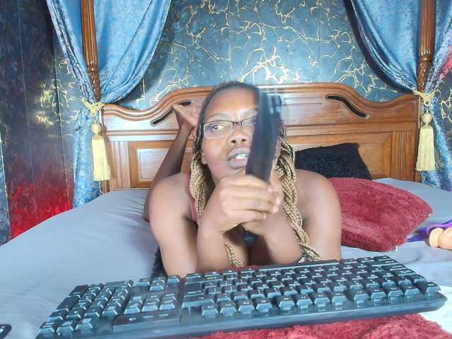 Sassychika live cam on BongaCams