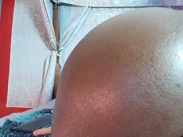 Sassychika live cam on BongaCams