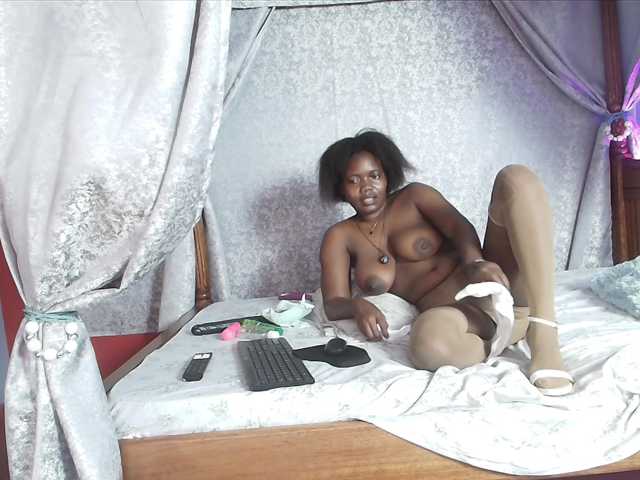 Sassychika live cam on BongaCams