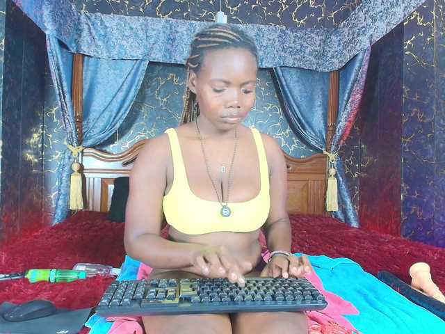 Sassychika live cam on BongaCams