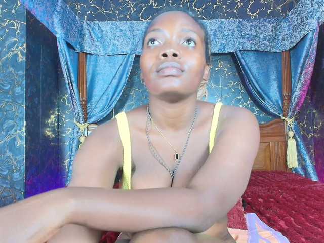 Sassychika live cam on BongaCams