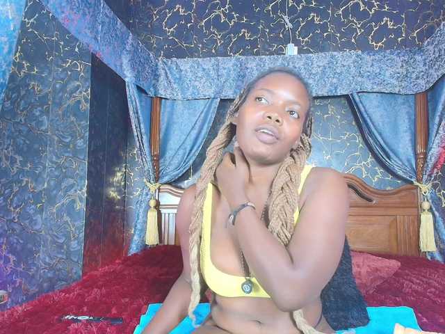 Sassychika live cam on BongaCams