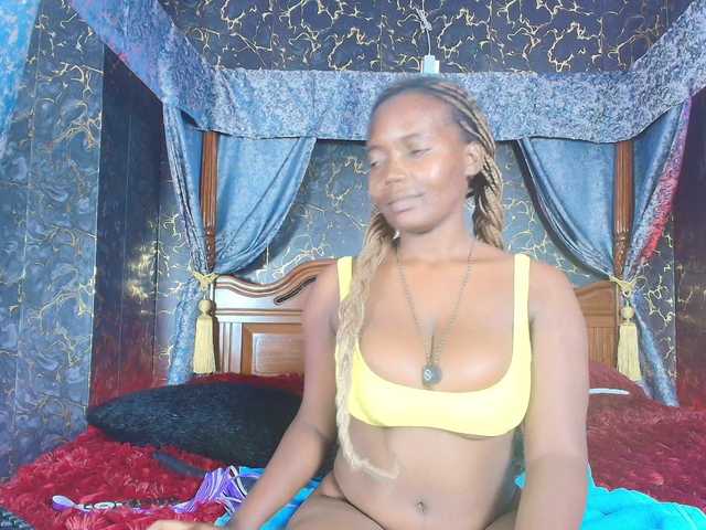 Sassychika live cam on BongaCams