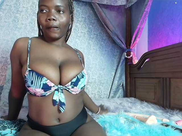 Sassychika live cam on BongaCams