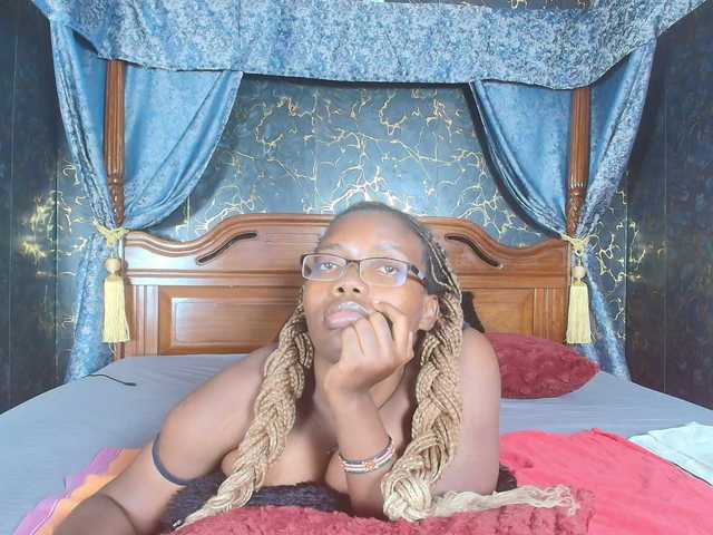Sassychika live cam on BongaCams