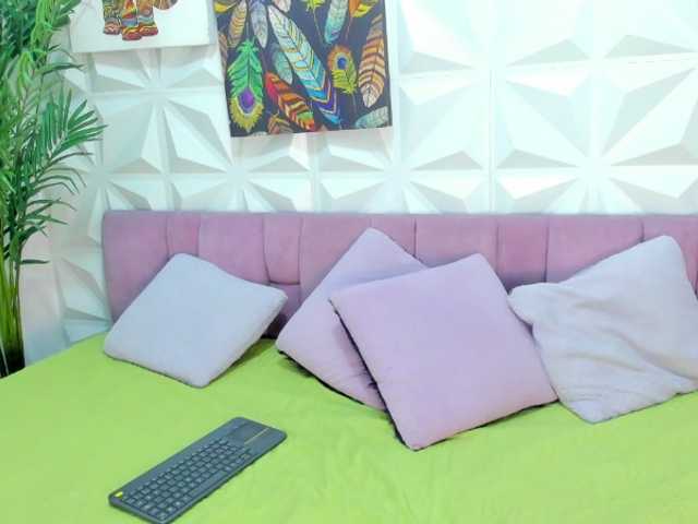 Mirella-Solis live cam on BongaCams