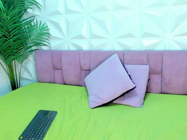 Mirella-Solis live cam on BongaCams