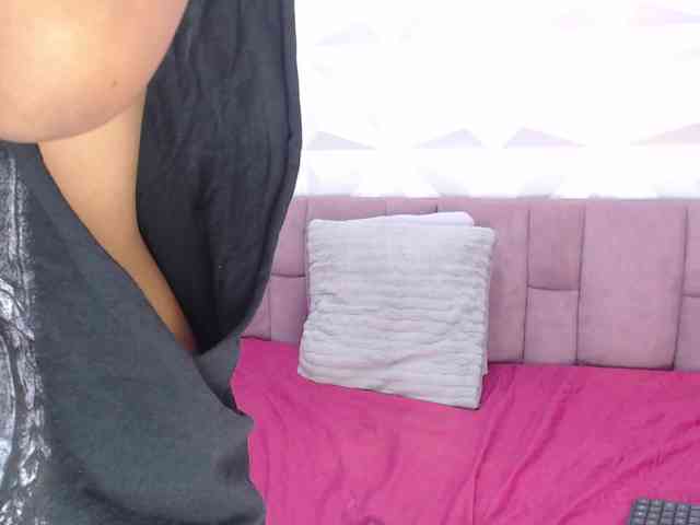 Mirella-Solis Live Webcam on BongaCams
