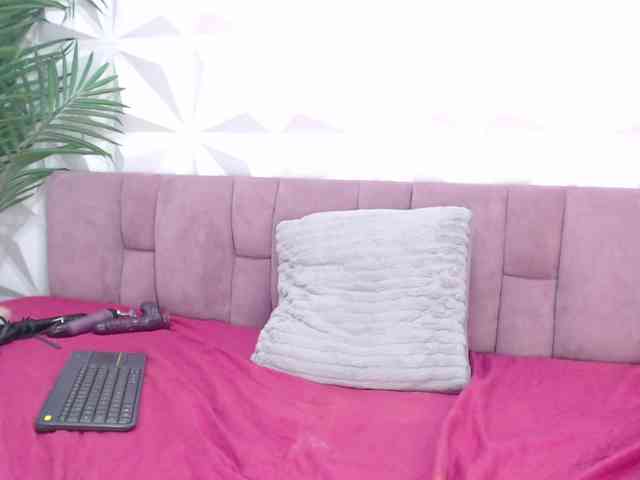Mirella-Solis Live Webcam on BongaCams