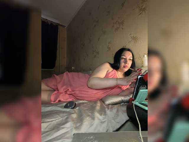 Hotmadamxl live cam on BongaCams