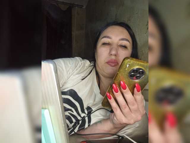 Hotmadamxl live cam on BongaCams