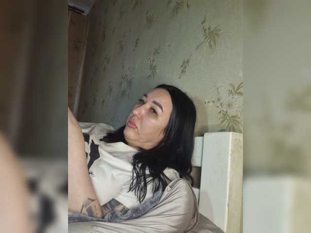 Hotmadamxl live cam on BongaCams