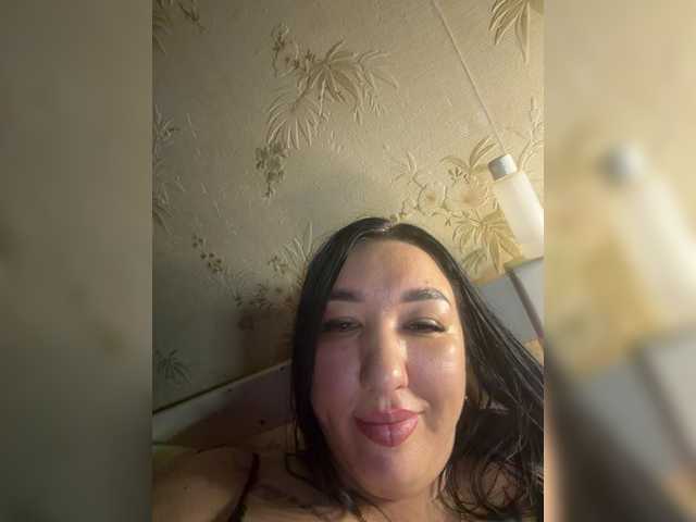 Hotmadamxl live webcam show