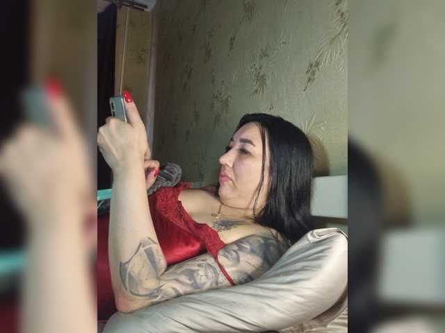 Hotmadamxl live cam on BongaCams