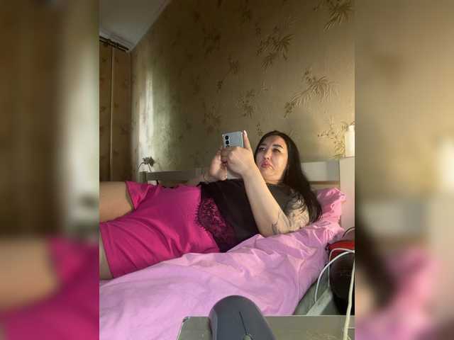 Hotmadamxl live webcam show