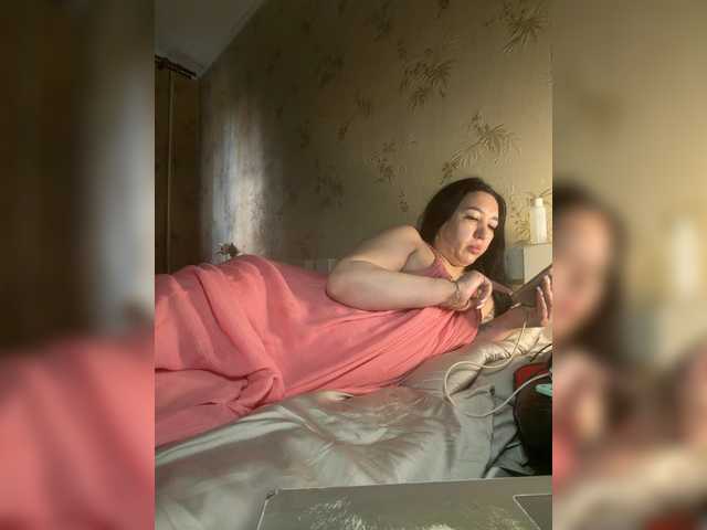 Hotmadamxl live cam on BongaCams