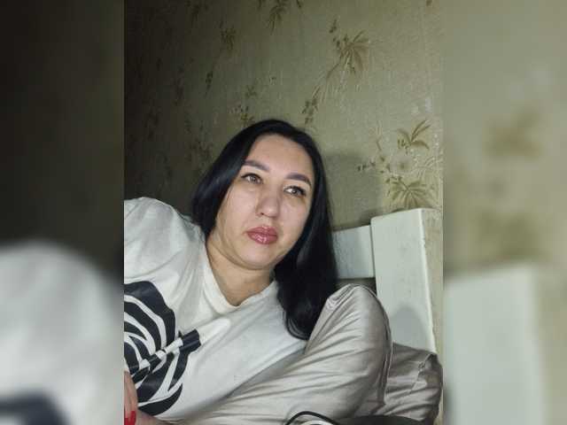 Hotmadamxl live cam on BongaCams