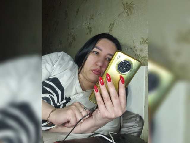 Hotmadamxl live cam