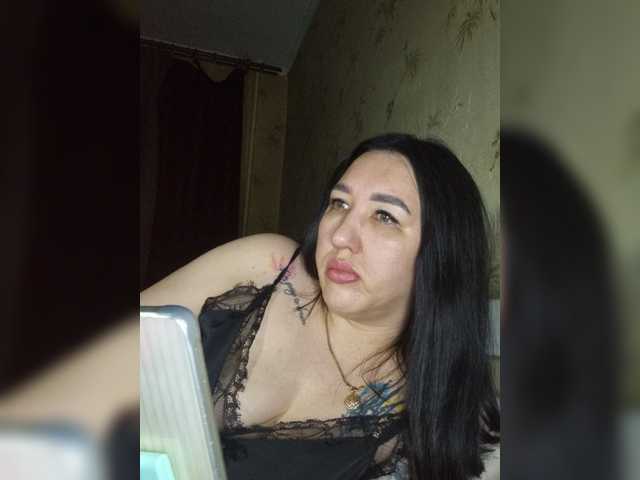 Hotmadamxl live cam