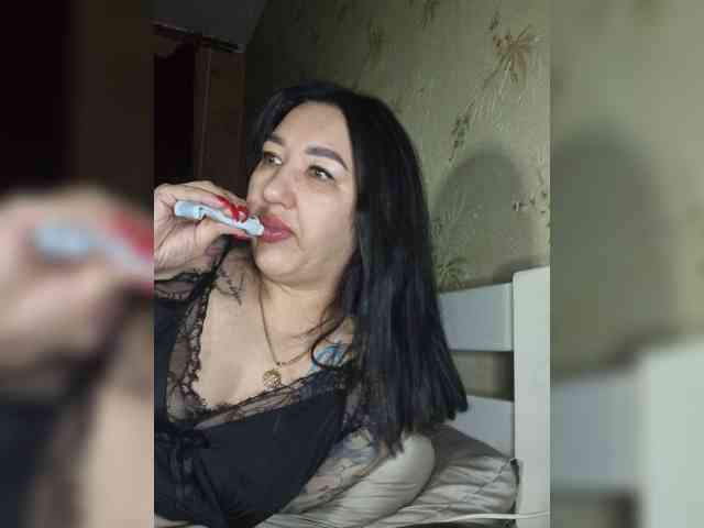 Hotmadamxl webcam