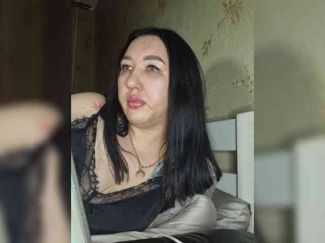 Hotmadamxl webcam