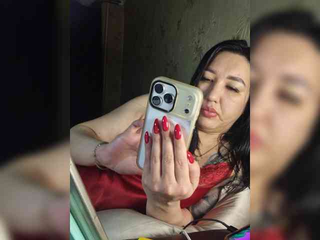 Hotmadamxl webcam