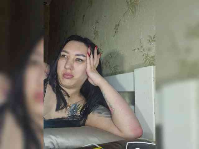 Hotmadamxl webcam