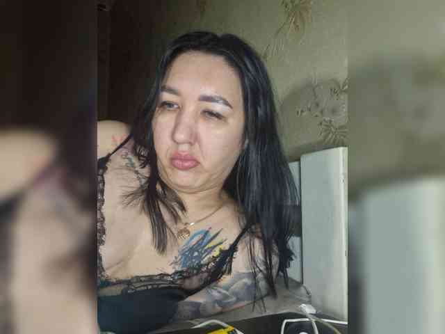 Hotmadamxl webcam
