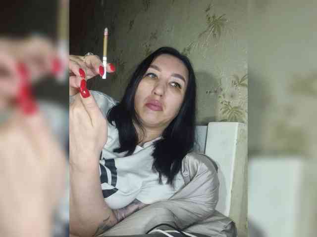 Hotmadamxl webcam