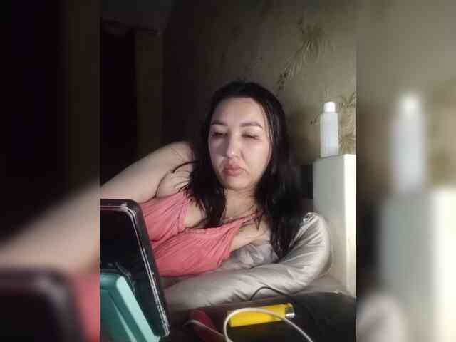 Hotmadamxl webcam