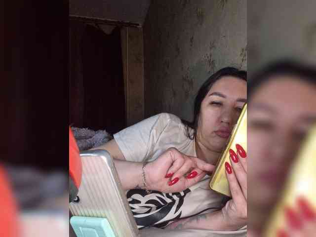 Hotmadamxl webcam