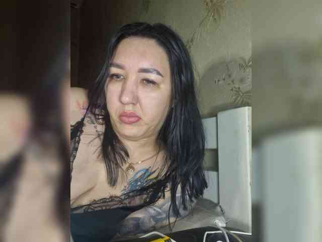 Hotmadamxl webcam