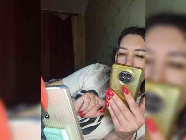 Hotmadamxl webcam