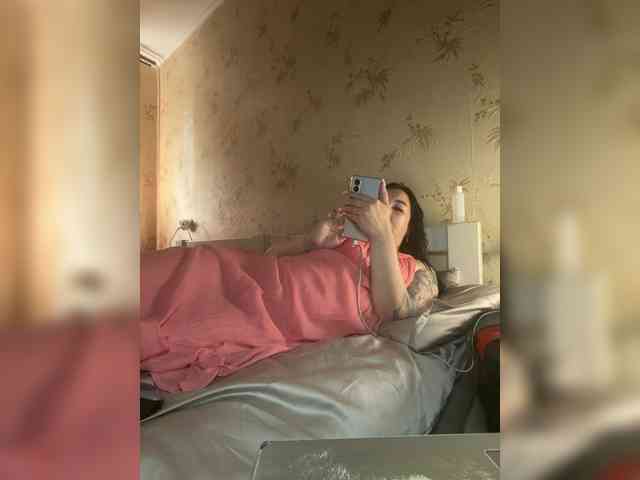Hotmadamxl Live Webcam on BongaCams