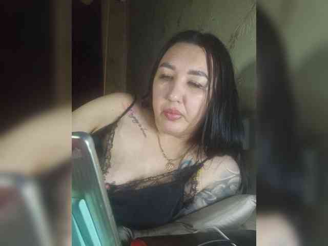 Hotmadamxl webcam