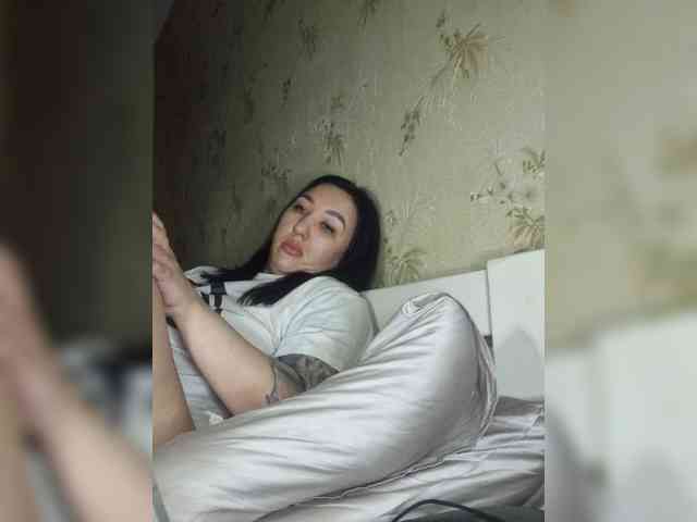 Hotmadamxl webcam