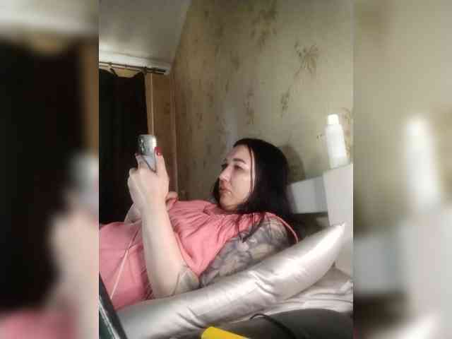 Hotmadamxl webcam