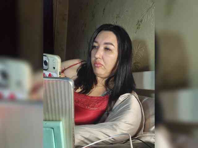 Hotmadamxl webcam